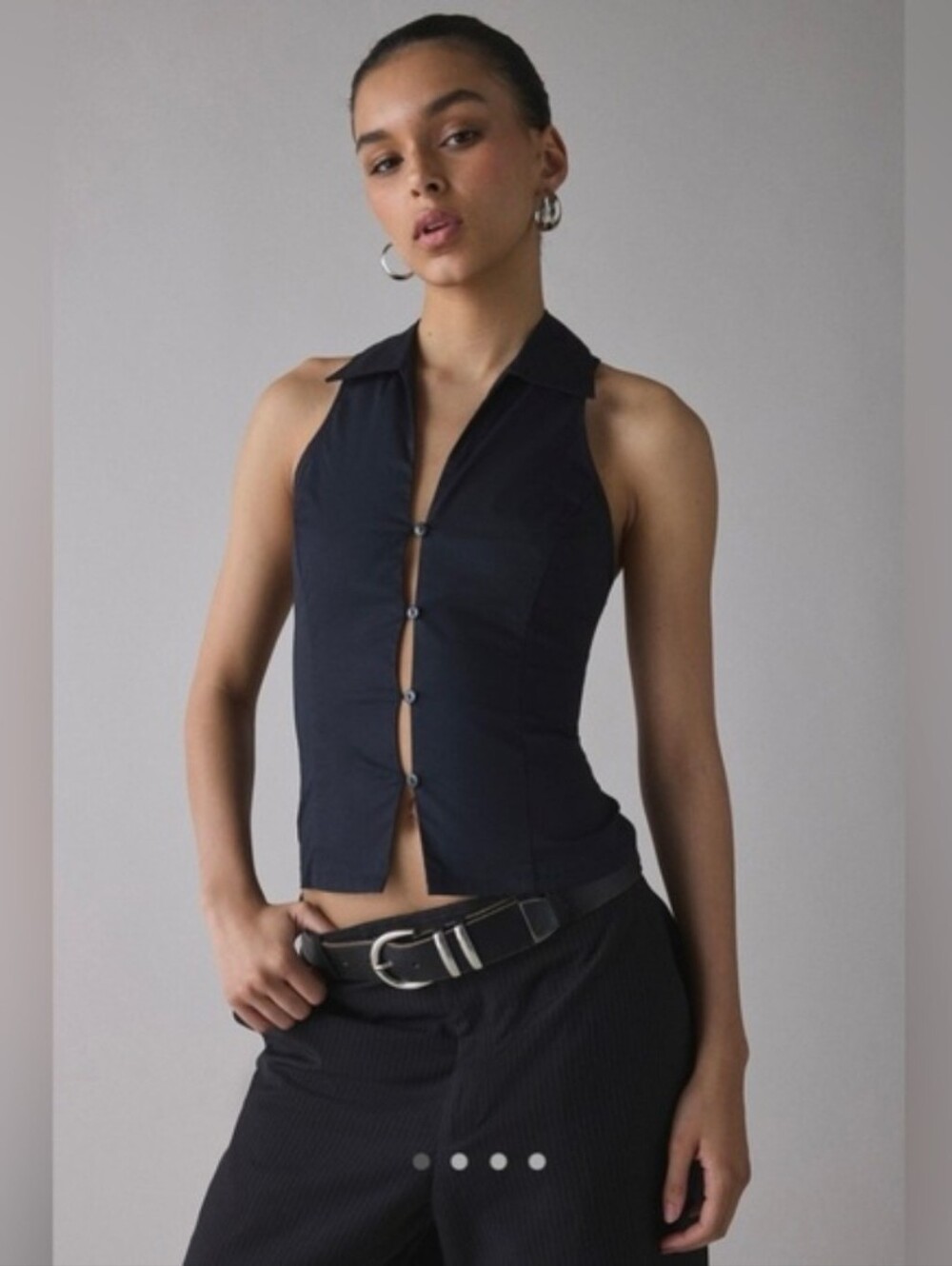 Urban Outfitters Sleeveless Collared Button-Front Top in Black